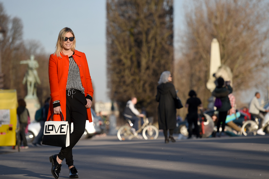 Tricot + calça: Riachuelo / Casaco: Cd+ / Sapato: Zara / Bolsa: Les Petit Jeueres / Óculos: Spektre