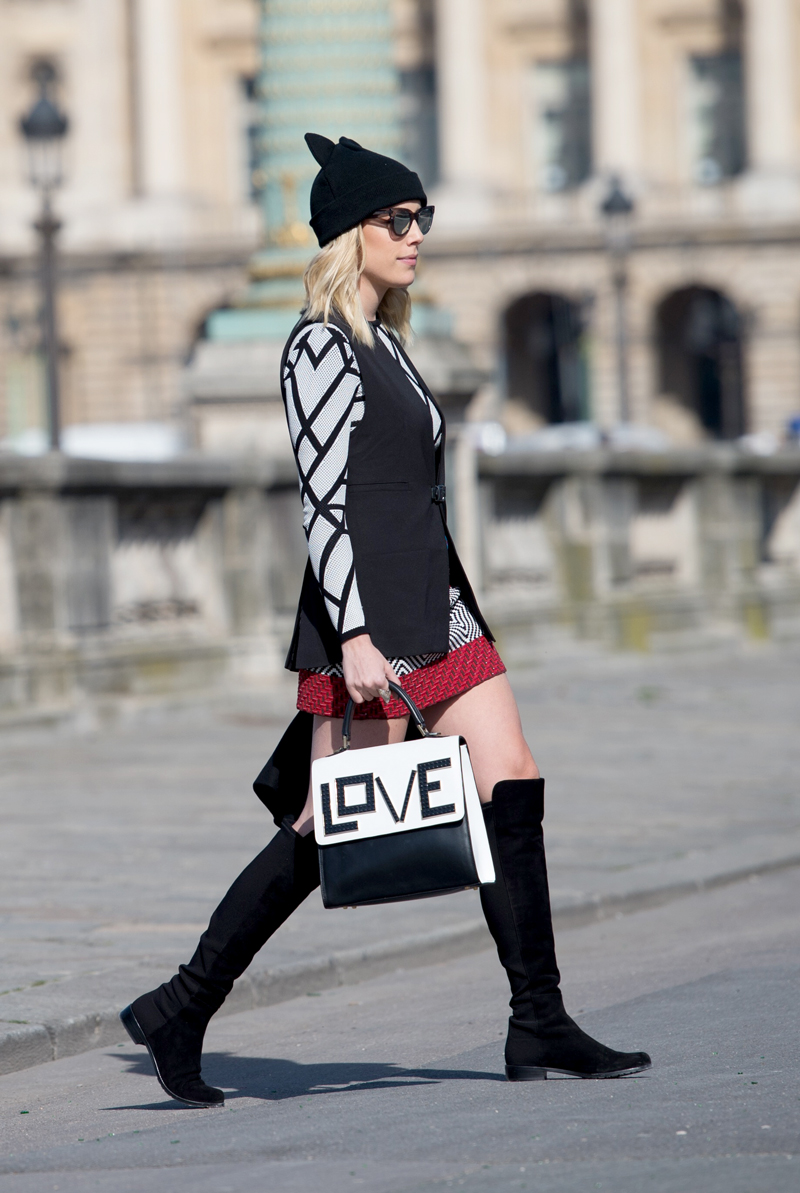 Colete: Kaele Collection/ Body + Saia: Coven / Bota: Stuart Weitzman / Casaco + Gorro: Zara / Bolsa: Les Petit Jeuers / Óculos: Spektre