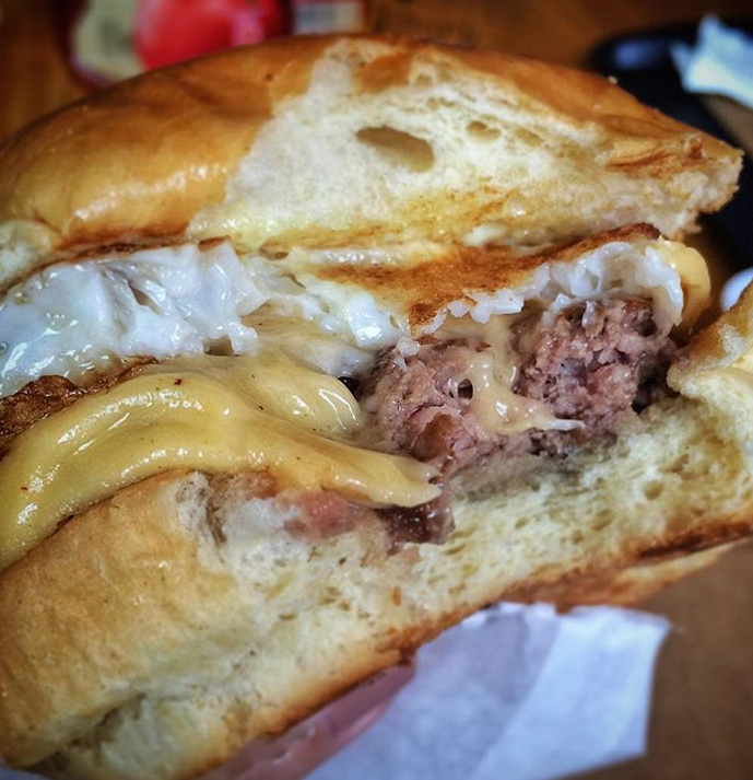 Bullguer cheesburger