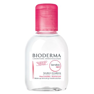 E outro demaquilante que eu AMO é  esse da Bioderma! Ele não agride a pele, parece uma água! E tira toda a maquiagem! Muito bom! 